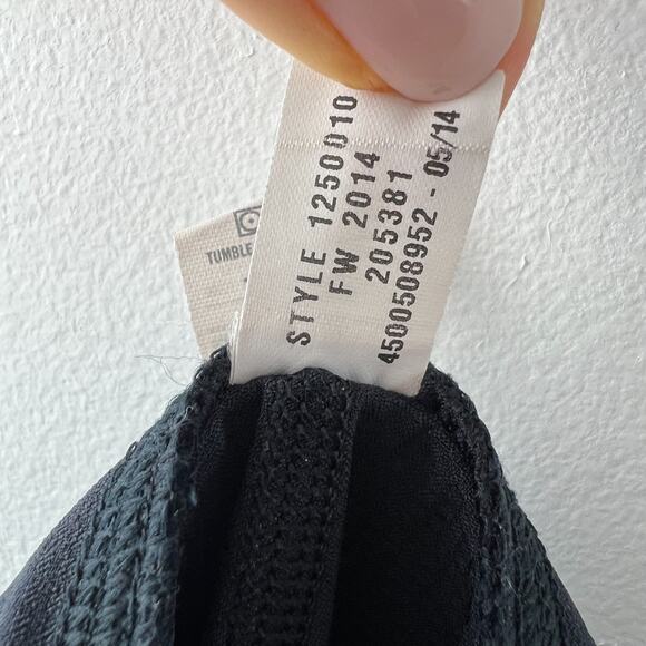 Under Armour Black Tech Mesh Crop Capri Pants All Season Leggings Yoga XS - Picture 8 of 8